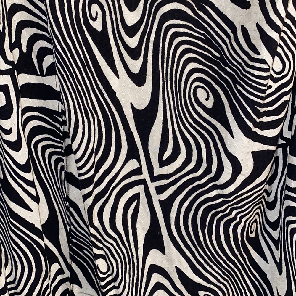 Geo Midi Skirt with Slit - Picture 5 of 7